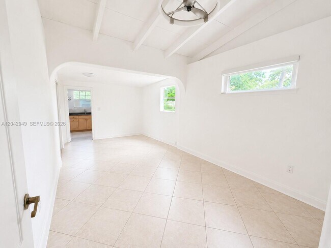 Building Photo - 401 NW 198th St