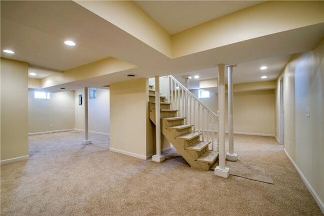 Building Photo - Stunning Renovated 1940s Home in Prime East Nashville Location!