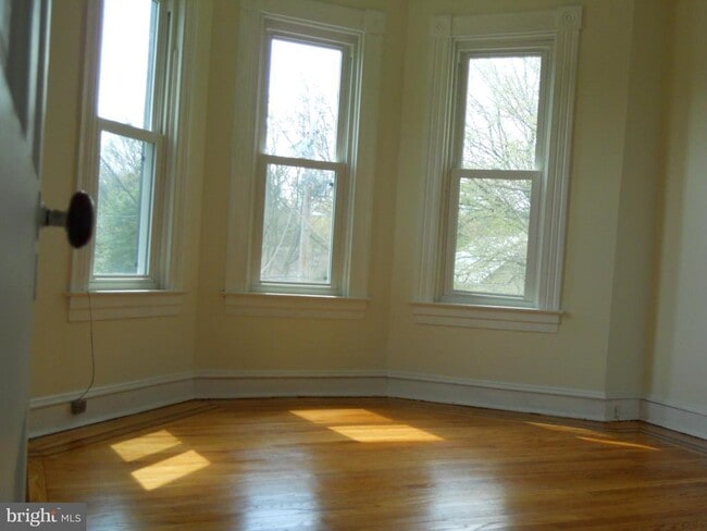 Building Photo - 304 W Cold Spring Ln