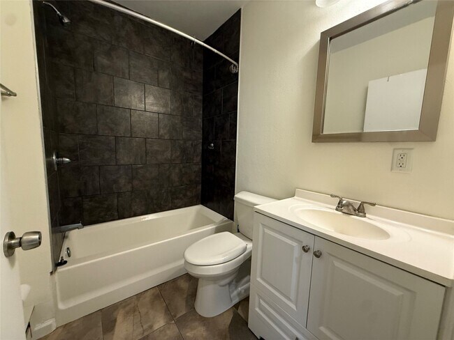 Building Photo - 25 Court St