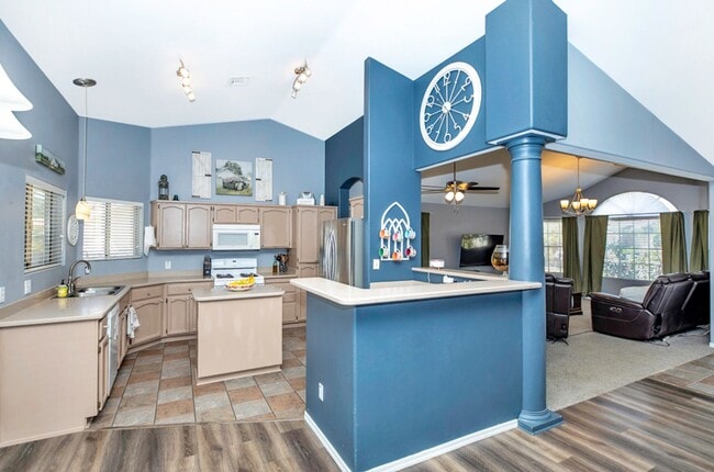 Building Photo - Pool home for rent
