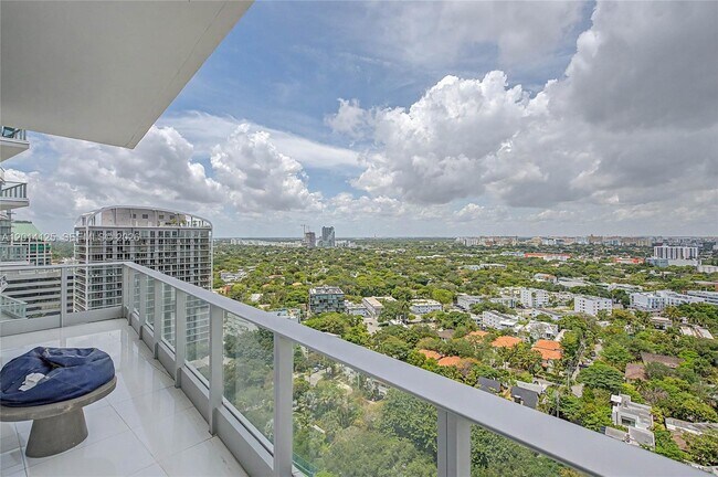 Building Photo - 2627 S Bayshore Dr