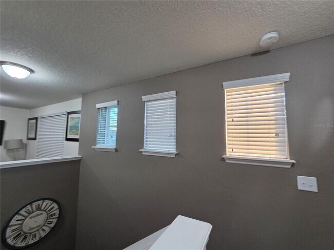 Building Photo - 11842 Silverlake Park Dr