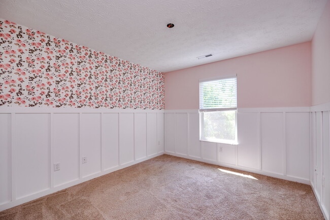 Building Photo - 9581 Tahoe Dr