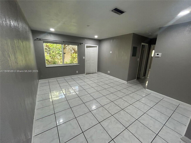 Building Photo - 5321 NW 21st Ct