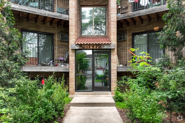 Primary Photo - Irvine Park Apts