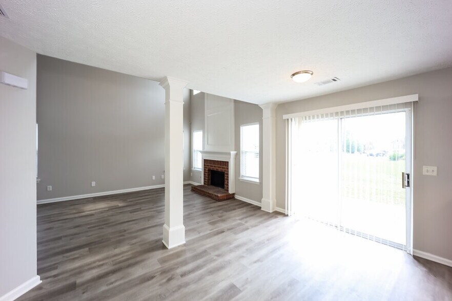 Building Photo - 7565 Woodbine Pl