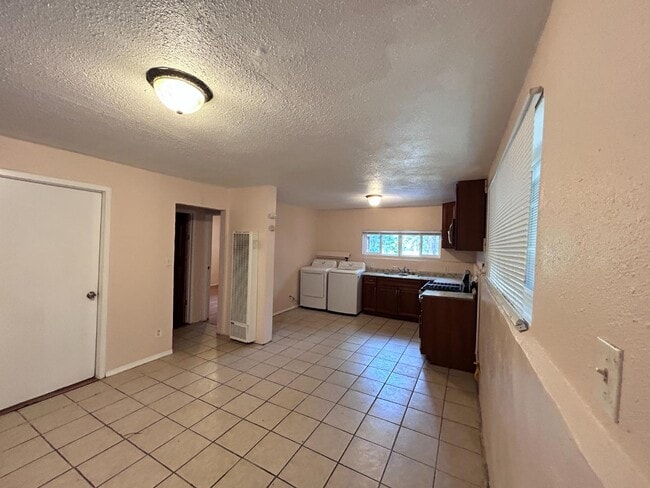 Building Photo - 767 Woodland Rd