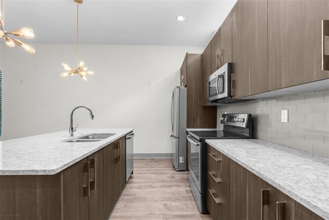 Building Photo - 4810 W McElroy Ave