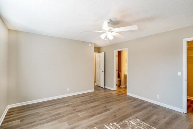 Building Photo - 114 Northlake Dr