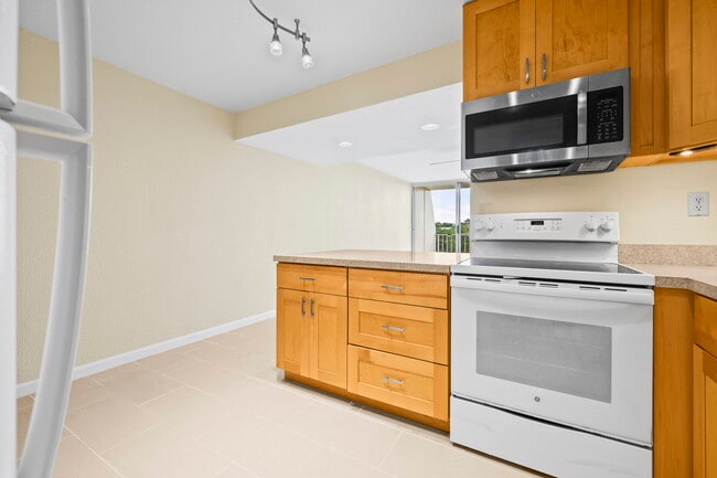 Building Photo - 95-2057-2057 Waikalani Pl