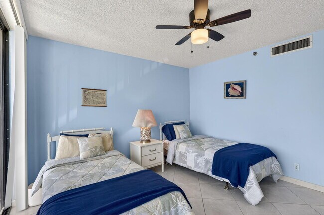 Building Photo - 9650 S Ocean Dr