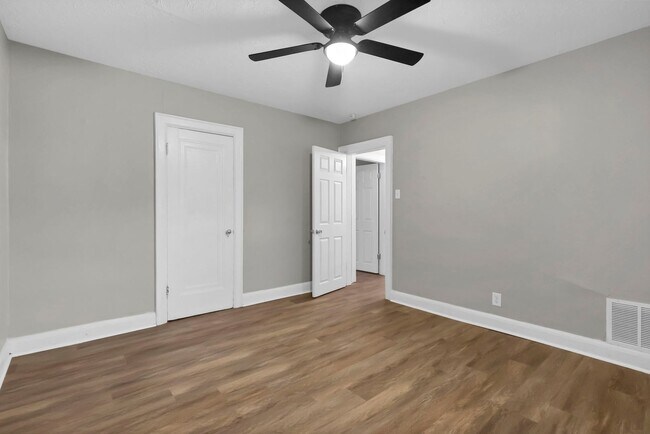 Building Photo - 1038-1040 Forest St