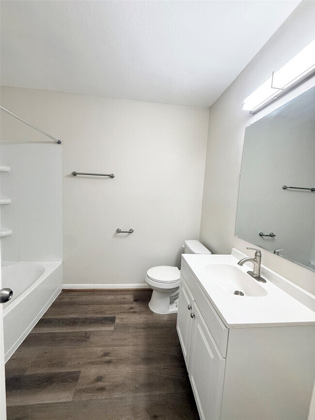 Building Photo - 500 Willow Dr