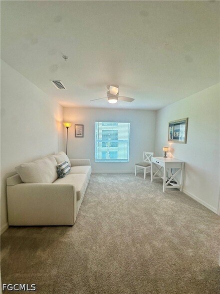 Building Photo - 15265 Grn Acrs Ave