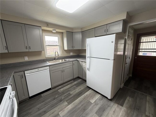 Building Photo - 1156 Eisenhower Dr