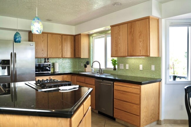 Building Photo - Argay Terrace Day Ranch with Views!