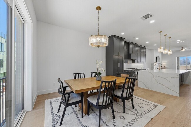 Building Photo - 408 Vista Buena Trl