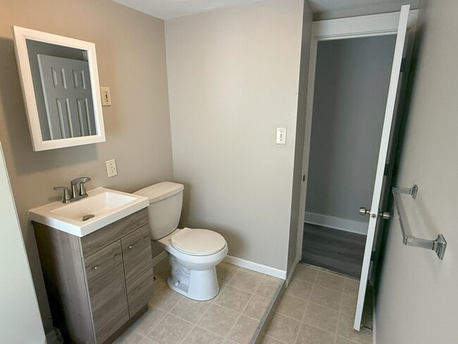 Building Photo - Private 4 bedroom home in West Allis