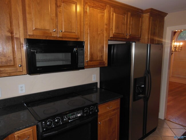 Building Photo - 2604 Little Cove Rd