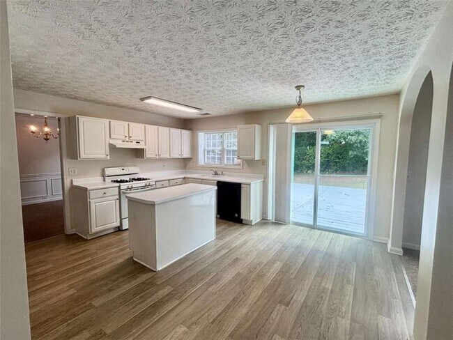 Building Photo - 540 Manor Glen Dr