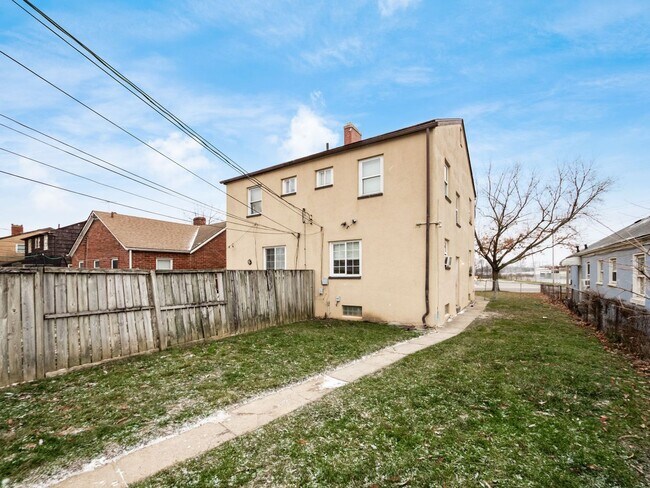 Building Photo - 1728-1730 West Mound Street