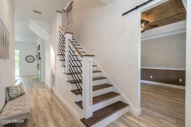 Building Photo - 6 Willow Trace Dr