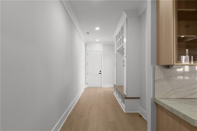 Building Photo - 407 Buford