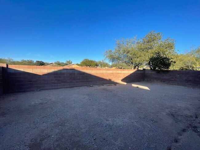 Building Photo - Lovely 4 Bedroom 2 Bath Home!