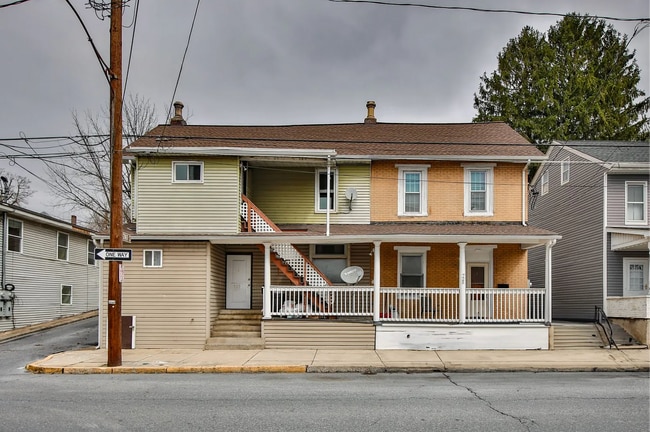 Building Photo - Renovated 1-Bedroom Apartment | Available Now | Housing Vouchers Accepted