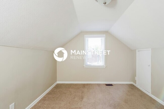 Building Photo - 4 Bedroom Pet-Friendly Home in Louisville,...