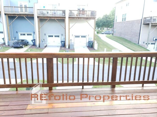 Building Photo - Lovely 3 Story 3 Bedroom 3.5 Bath 1 Car-Ga...