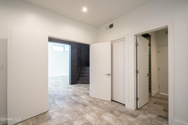 Building Photo - 1029 Calle Parque Dr