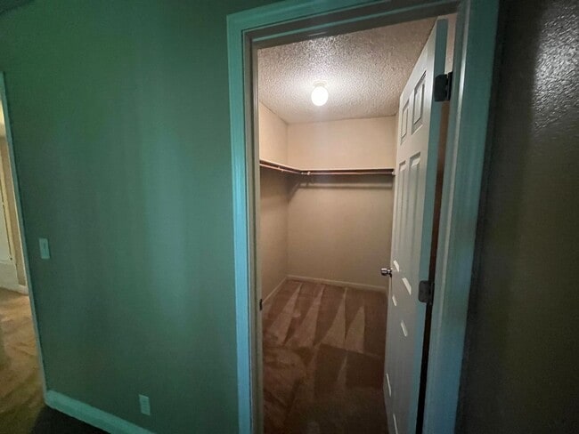Building Photo - 2 Bedroom 1 Bathroom South Reno Condo