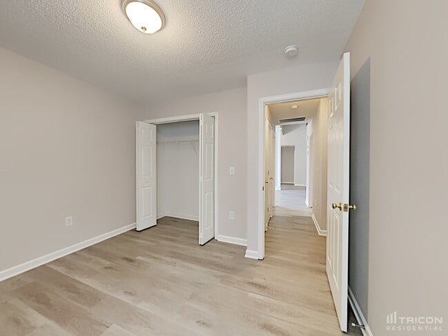 Building Photo - 812 Whitewater Dr