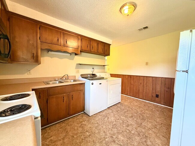 Building Photo - Bancroft Circle Apartments