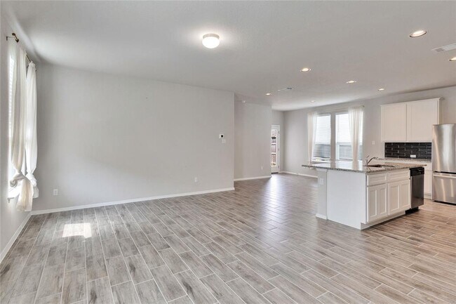 Building Photo - 1105 Burin Dr