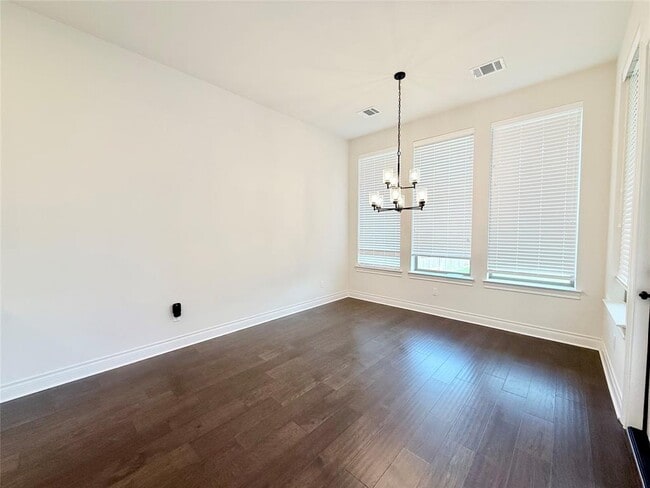 Building Photo - 113 Low River Ln