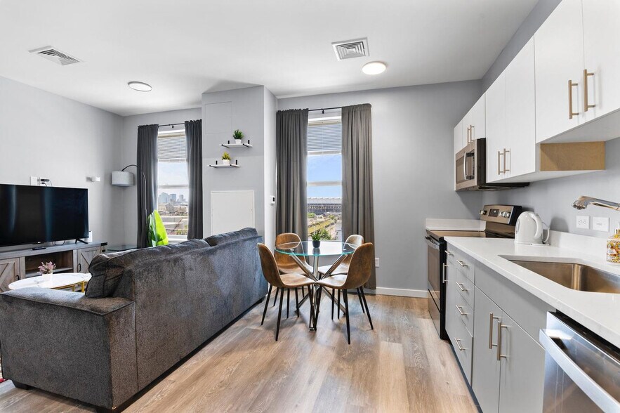 Building Photo - 95 Broadway-SI ID1240382P