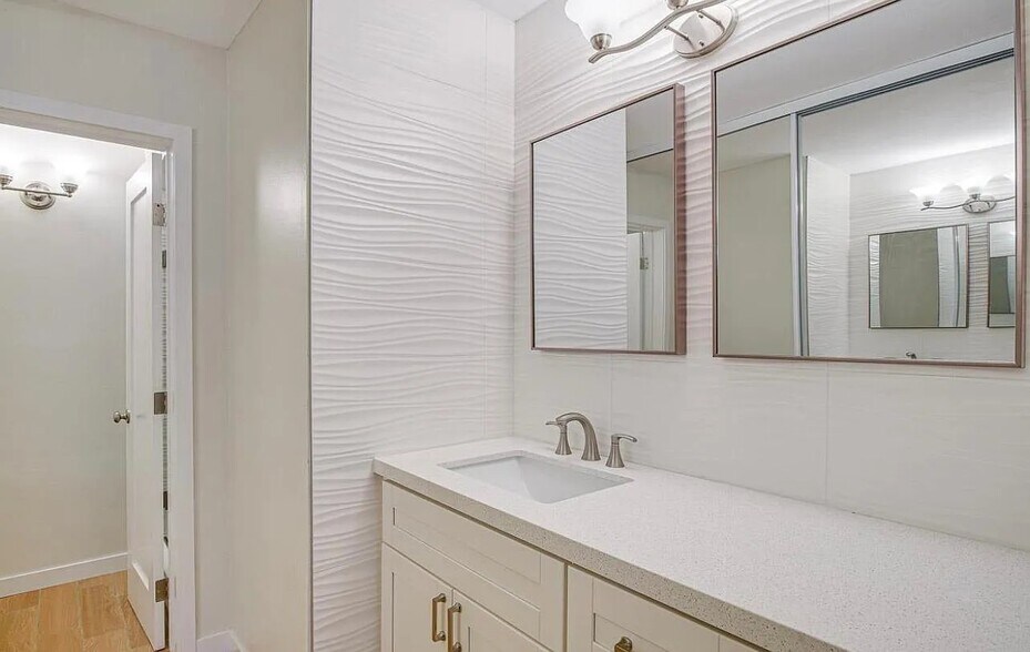 Building Photo - 4600 Lamont St