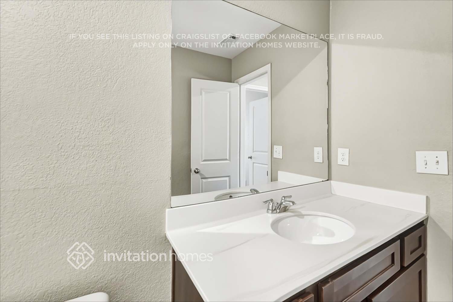 Building Photo - 439 Vermeer Ct