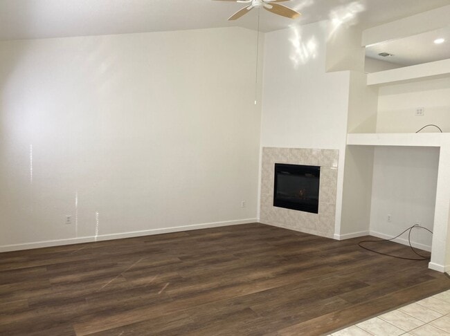 Building Photo - 6 bedroom in Manteca!