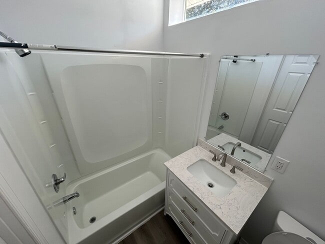 Building Photo - 1404 Miller Ave