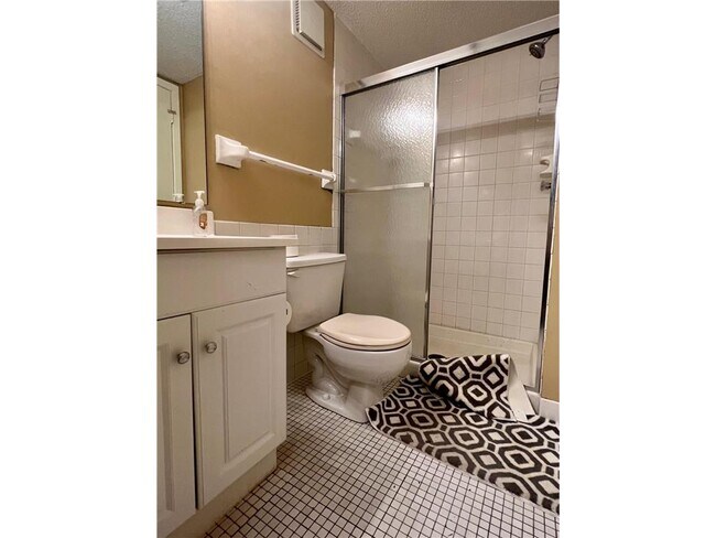 Building Photo - 2228 Oregon Ct