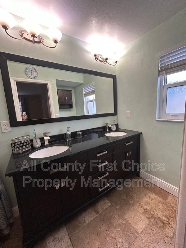 Building Photo - 8303 Monarch Cir