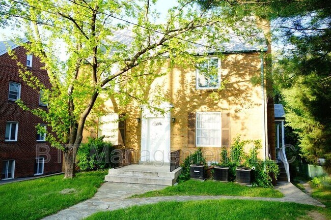 Building Photo - 7905 Flower Ave