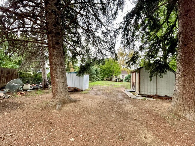 Building Photo - ALL UTILITIES INCLUDED!