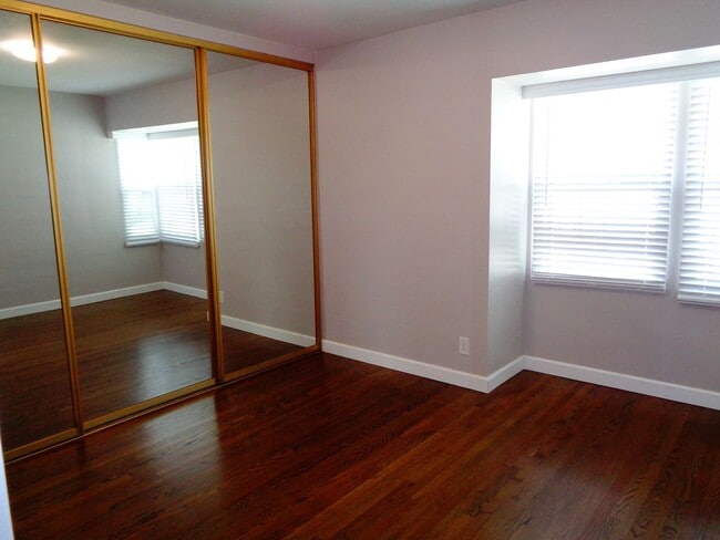 Building Photo - 2 Bedroom 1 Bath Ground Floor Apartment fo...