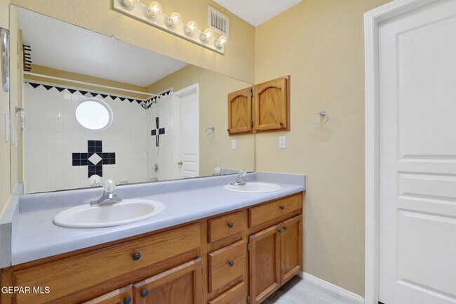 Building Photo - 10925 Loma Alta Pl