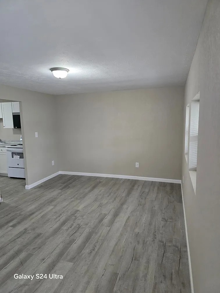 Building Photo - 126 Tacoma Rd